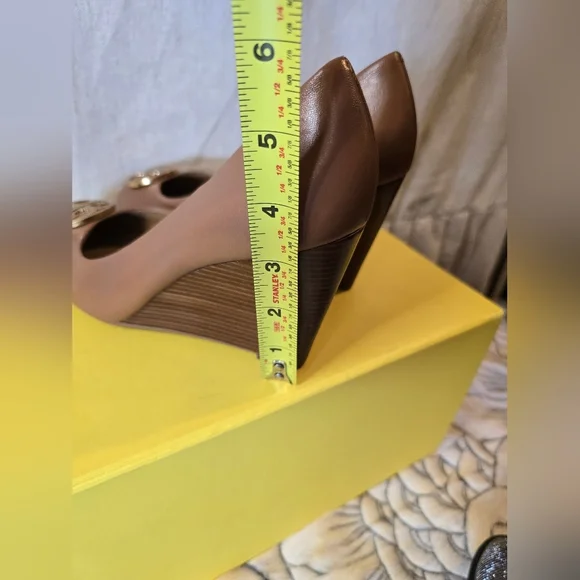 Tory Burch Alice Royal Tan  with Gold Emblem - Picture 8 of 11